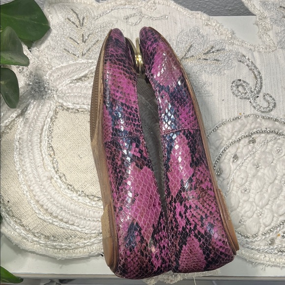 DVF Heart-Embellished Fushia Python Flats - Picture 14 of 16